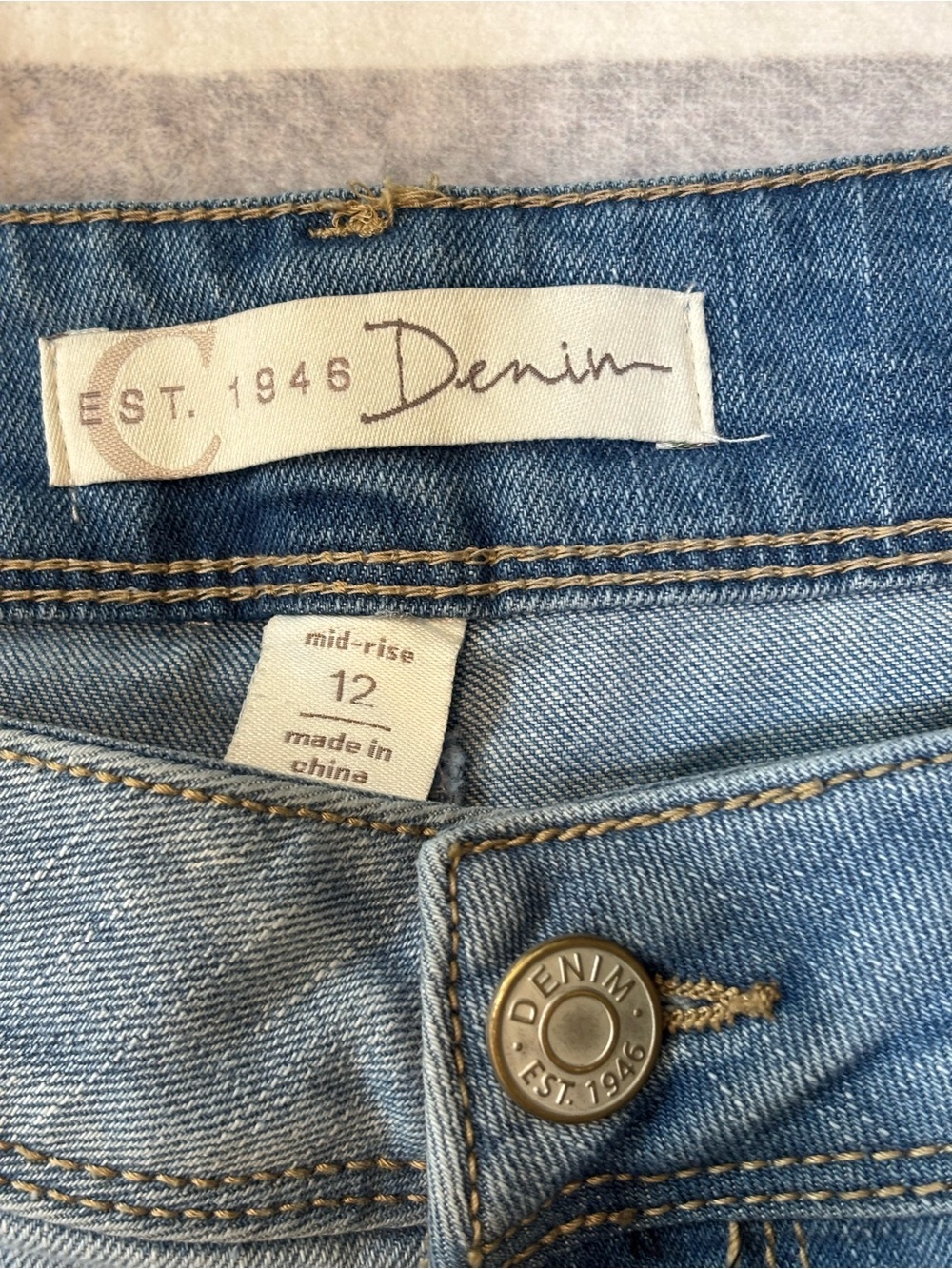 Cato Denim, C EST. 1946 Light Blue Mid-Rise Jeans, Size 12 - Picture 5 of 11